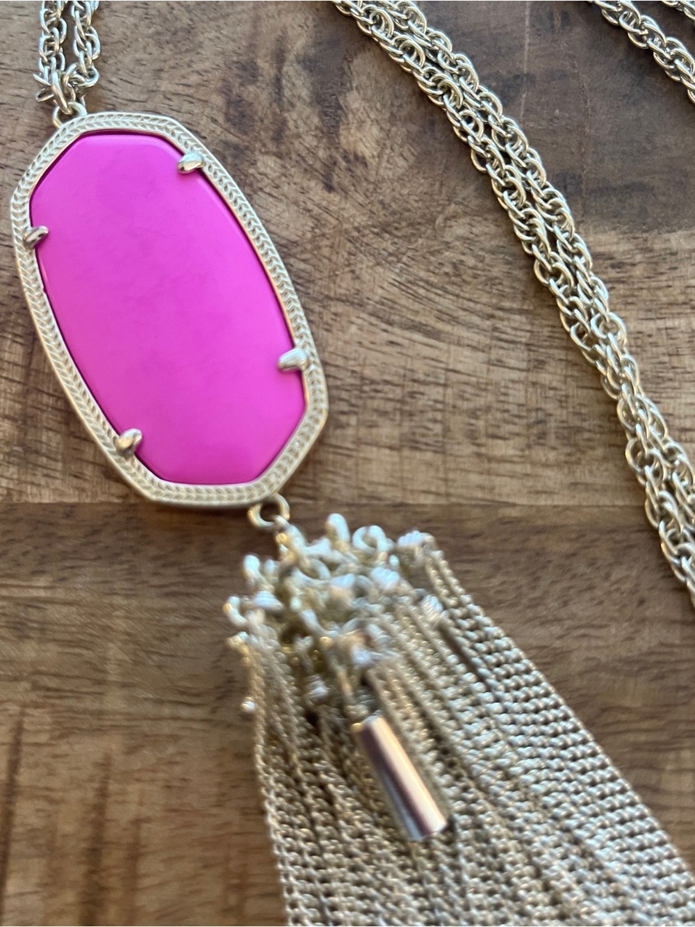 Kendra Scott hot pink necklace - Picture 2 of 4